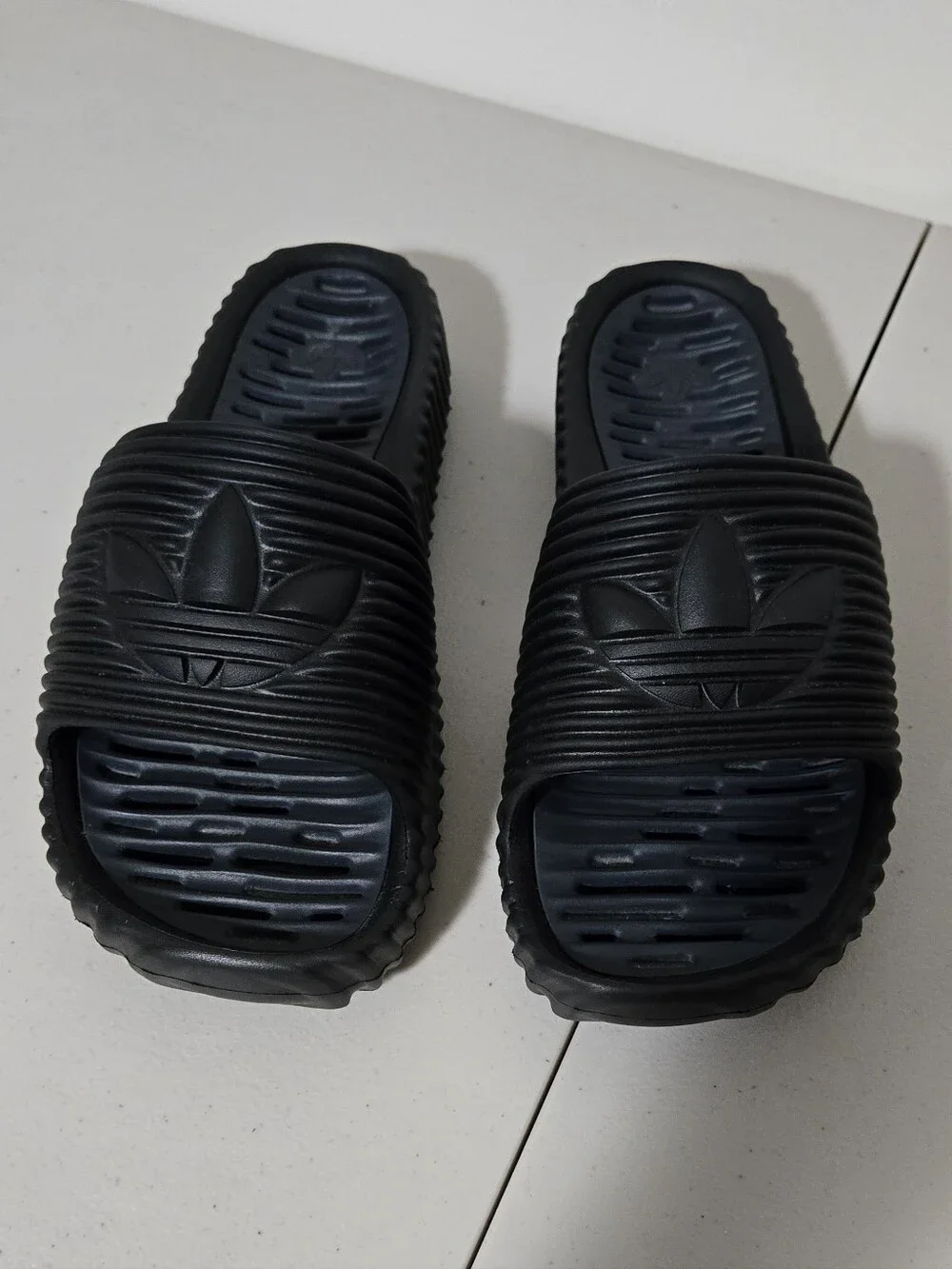 Adidas Men's Black Ribbed Slide Sandals - Lightweight Size 7-8